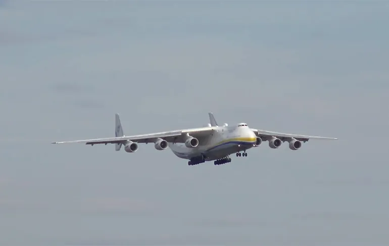 Landing Antonov AN-225 Mriya op Leipzig Halle Airport