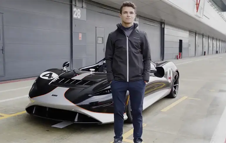 Lando Norris probeert uitleg te geven over de McLaren Elva