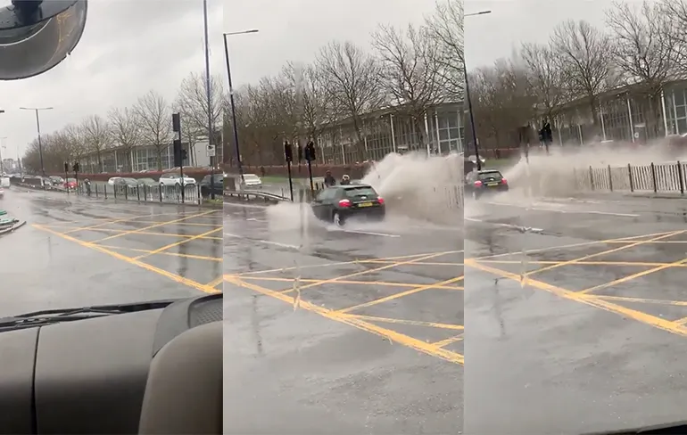 Leedvermaak om mensen die naast een grote plas staan te wachten
