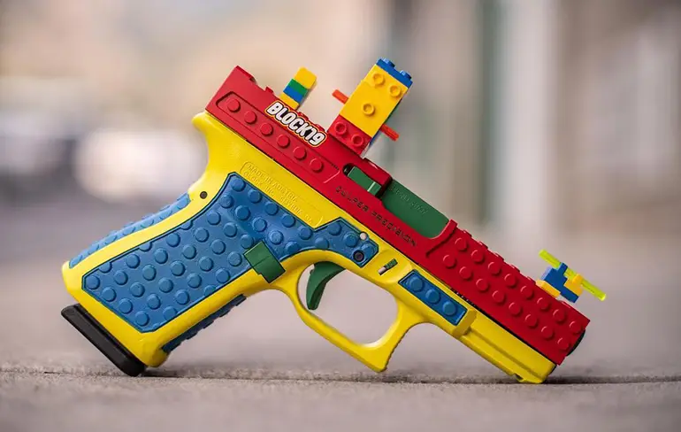 Lego niet blij met echt pistool dat van Lego lijkt gemaakt