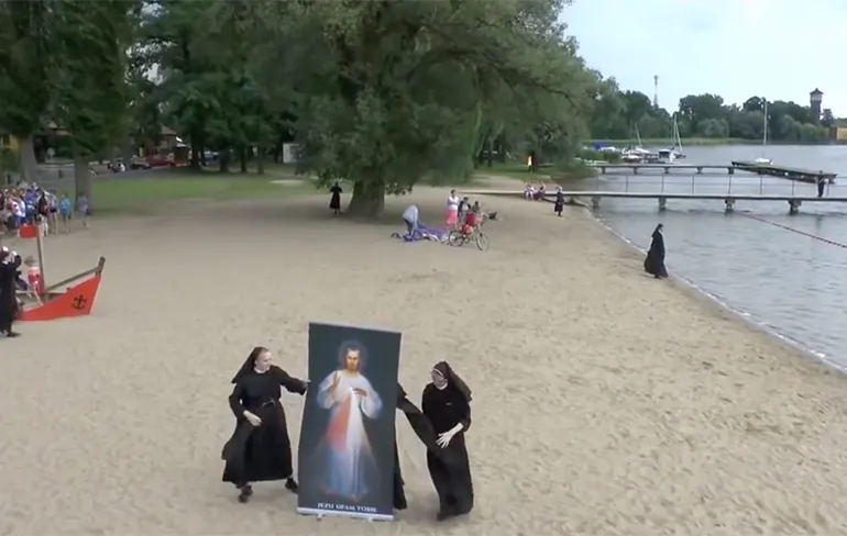 Lekker bouncen en beuken met de promovideo van Wereldjongerendagen