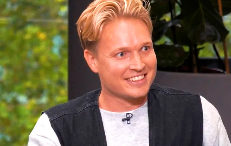 Lekker knetterwaus op de bank zitten bij Daphne Bunskoek en Irene Moors