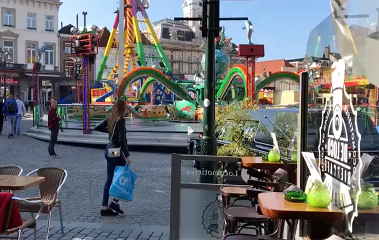 Lekker muziekje op de kermis in Bergen op Zoom... Oeps!