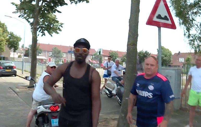 Lekker onrustig in Helmond: PowNed verslaggever Dennis krijgt klappen