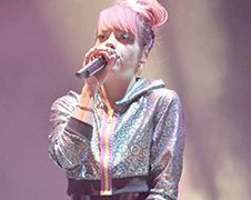 Lily Allen liet poes zien op Hurricane Festival