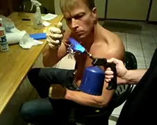 Limburgse Redneck brandmerkt zichzelf