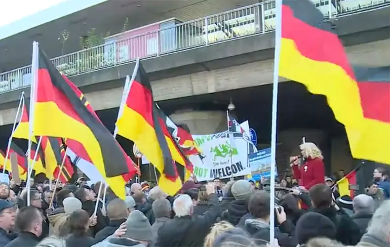 Live: Anti-islambeweging Pegida demonstratie na ongeregeldheden in Keulen