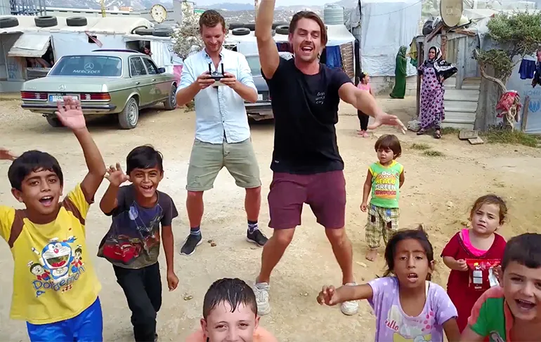 LOL! Bucket Boys richten mannenzender SBS7 op, Talpa is pislink!