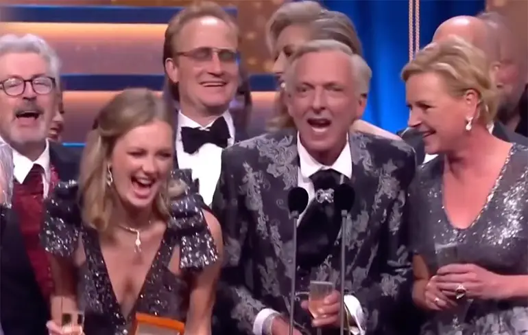 LOL: Lucky TV doet Martien wint ring, echte beelden blijven bizarder