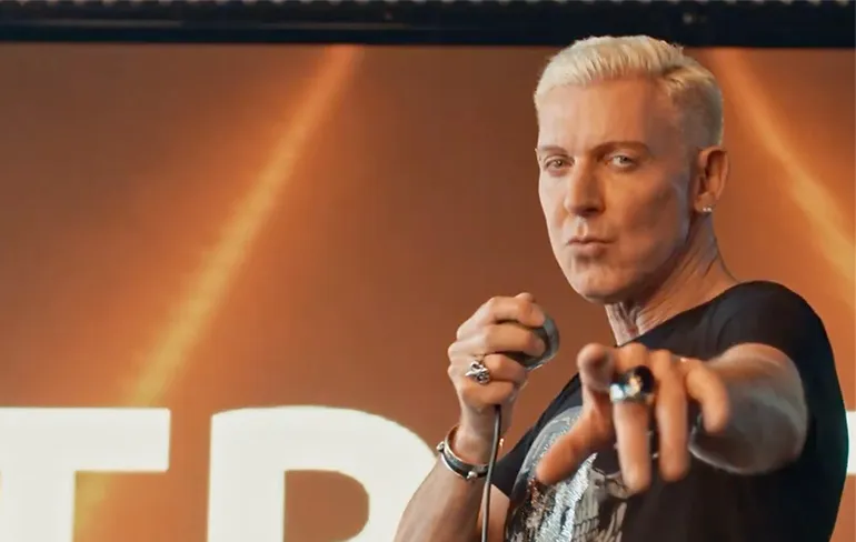 LOL! Strato gebruikt H.P. Baxxter van Scooter in commercial