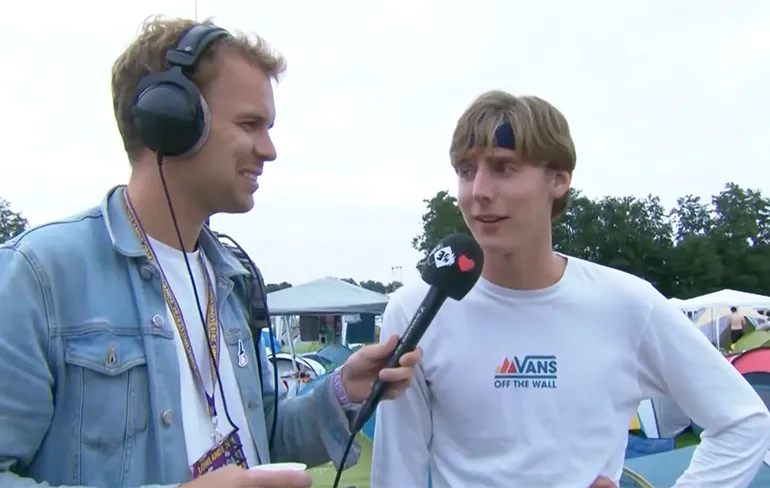 LOL! Wouter is na Lowlands nog steeds zijn stem kwijt