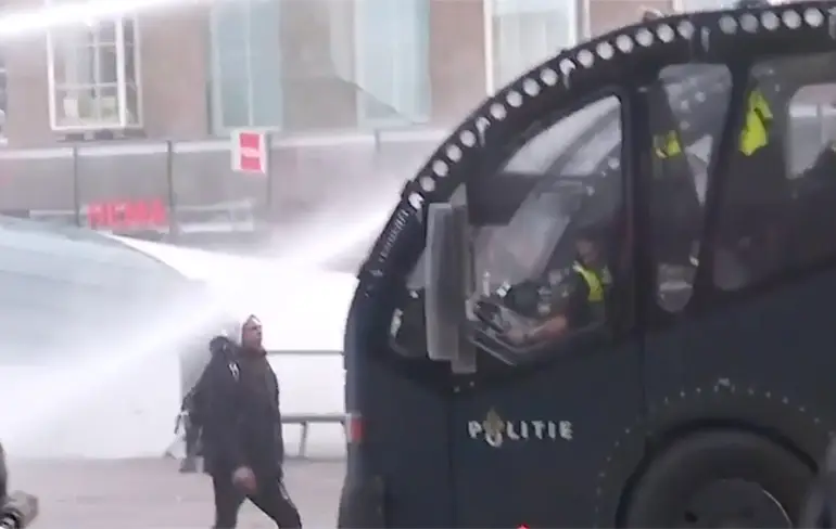 LuckyTV maakt van rellen in Eindhoven een carnavalsfeestje in Lampegat
