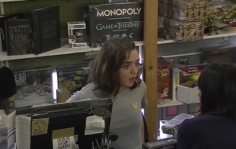 Maisie Williams aka Arya Stark neemt GOT fans in de maling