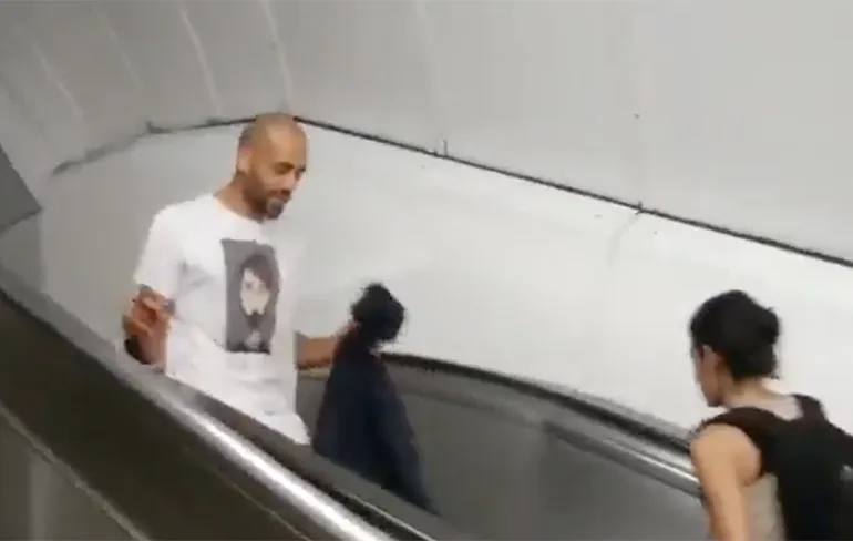 Man denkt ook dat roltrap andersom nemen sneller gaat...