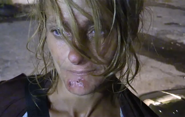 Man doet interview met vrouw in Detroit die werkt om drugs te kopen...