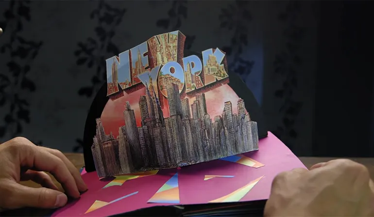 Man doet schokkende ontdekking op Grindr en maakt daar Pop-Up boek van