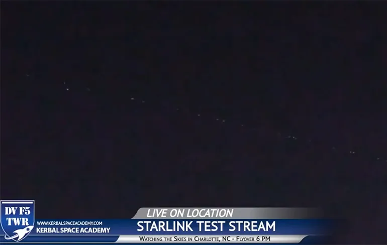 Man is door dolle heen als treintje van SpaceX Starlink voorbij vliegt