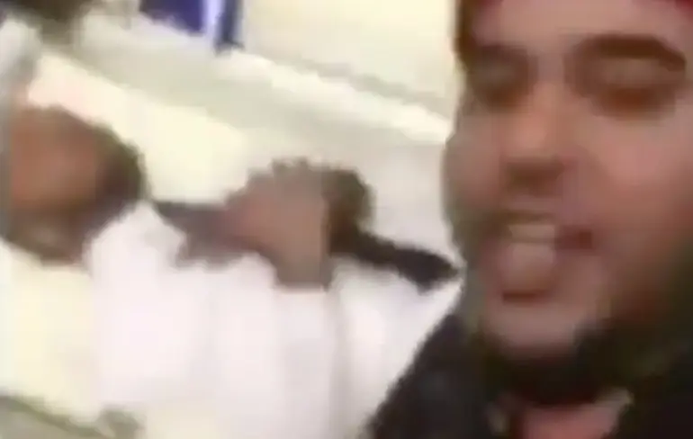 Man is live en geeft dood iemand klap op begrafenis