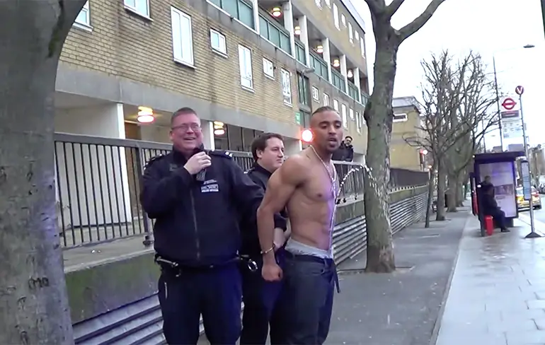 Man met hele hoge nood gearresteerd, maar hij gaat toch...