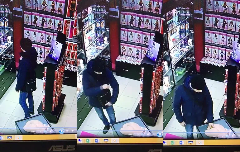 Man probeert kunstvagina eerst even uit in seksshop