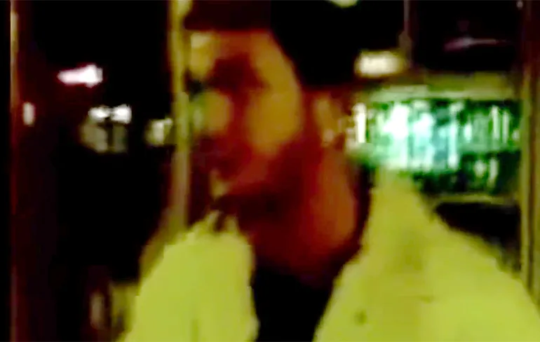 Man schept op over Gang Rape van Duits meisje met 7 mannen