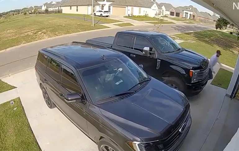 Man wil thuis nog wat pakken, maar vrouw sluit deur van garage