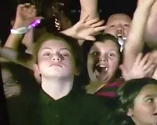 Mannetje laat zijn diva kant zien op televisie!