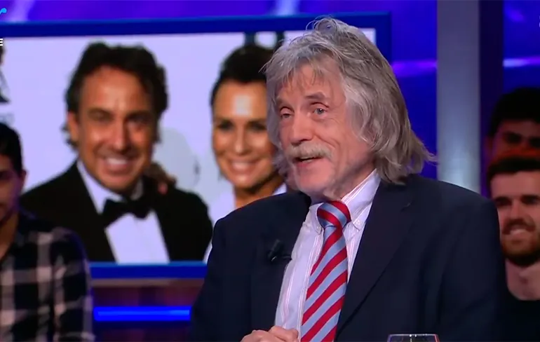 Marco Borsato liet de Hond niet alleen uit, maar gaf de Hond ook een beurt...