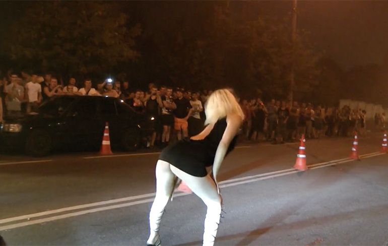 Meer stripgeweld tijdens autorace in Rusland!