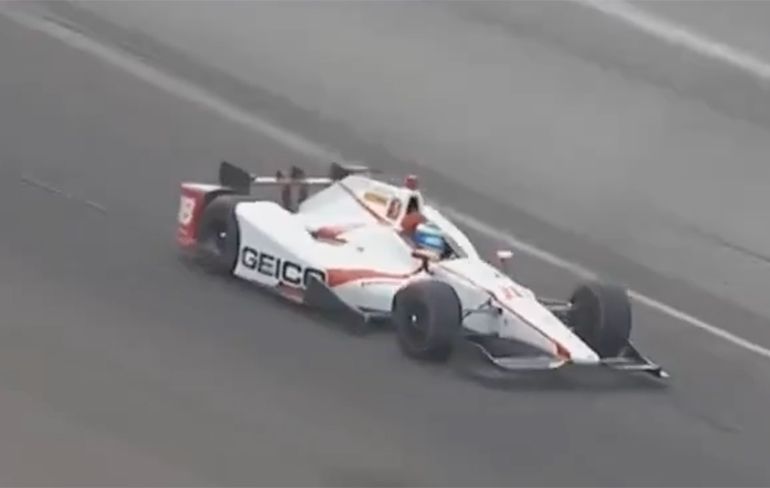 Meerdere breuken voor coureur Sebastien Bourdais na zware crash Indy 500