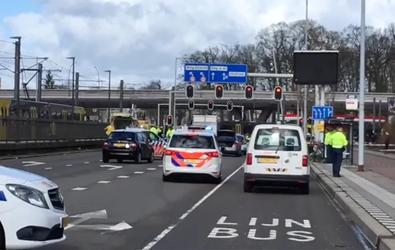 Meerdere personen openen vuur in tram in Utrecht