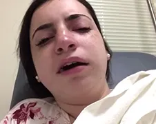 Meisje is verstandskies kwijt, maar zo geil als boter!