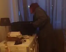 Meisje schrikt wel heel erg makkelijk!