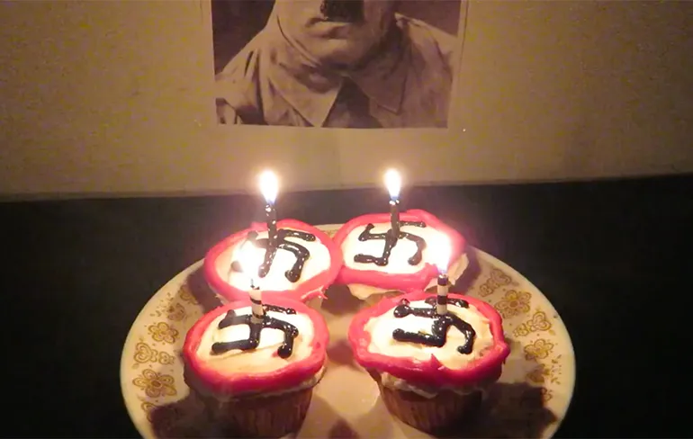 Meisje van Youtube gegooid omdat ze Happy Birthday voor Hitler zong
