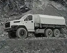 Met deze Russische Off Road vrachtwagen kom je wel op plaats van bestemming!