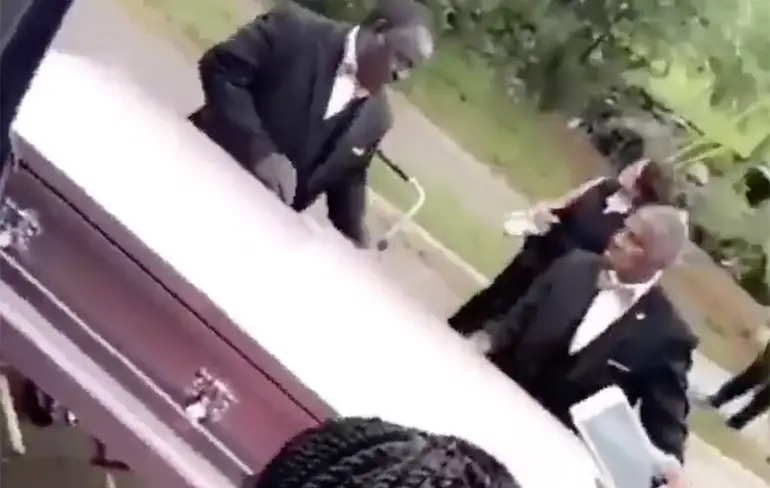 Met een Limo naar Prom feestje? Nee, ik pak de doodskist wel...