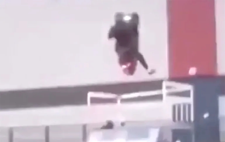 Met je scooter een ramp nemen kan heus wel