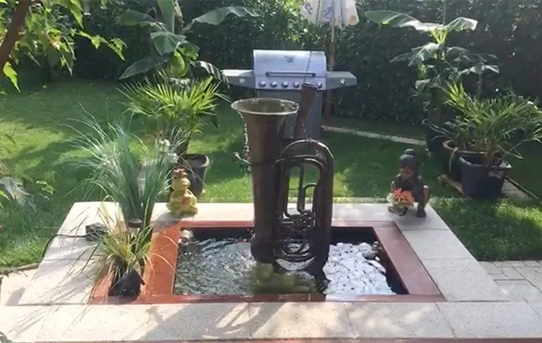 Met ondergrondse bierkoelkast is het goed in de tuin vertoeven