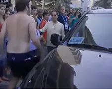 Mexicaan scheldt Robben uit, maar staat voor verkeerde auto