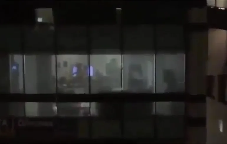 Mexicaanse collega's dachten rustig te kunnen hompiekurken... BAM! Viral!