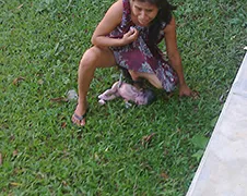 Mexicaanse vrouw bevalt in tuin ziekenhuis...