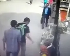 Middelvinger opsteken naar Shimla aap geen goed idee!