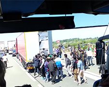 Migranten breken vrachtwagen open om van Calais naar Dover te komen