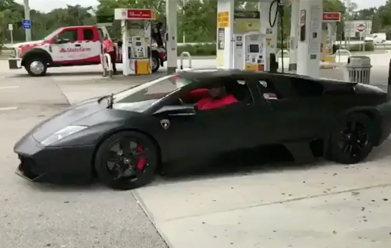 Misschien was een Lamborghini toch niet zo'n hele goede keuze...