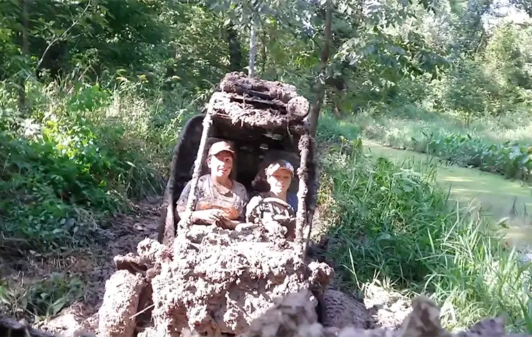 Modderbad tijdens ritje met buggy