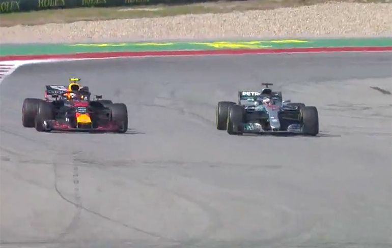 Mooi gevecht tussen Max Verstappen en Lewis Hamilton tijdens GP van USA
