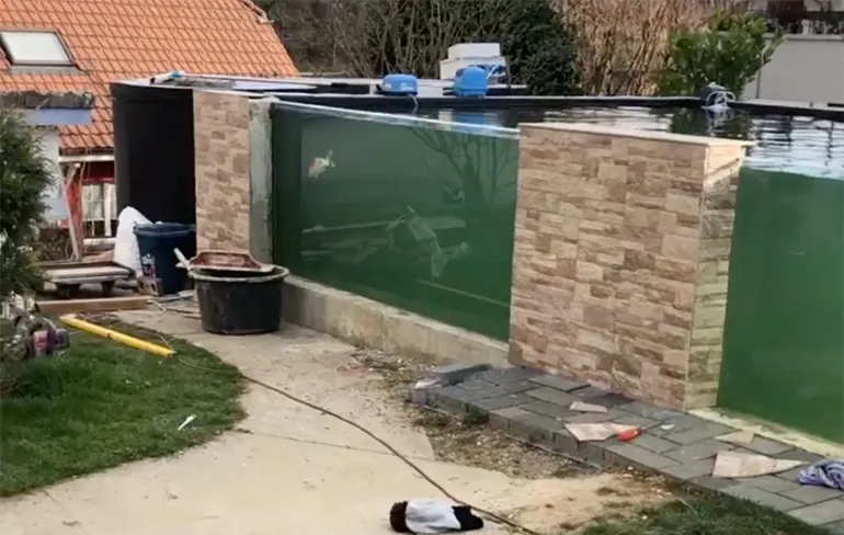 Mooi vijvertje voor de vissen in Zwitserland