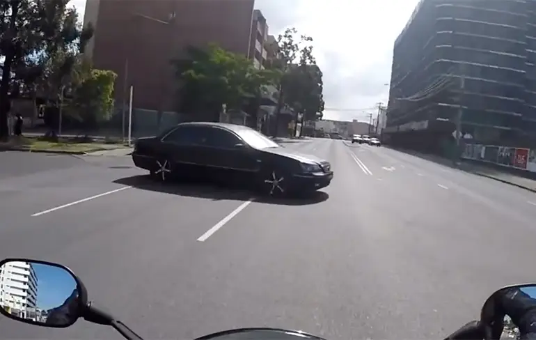 Motor tegen auto parkeren in Australie doe je zo!