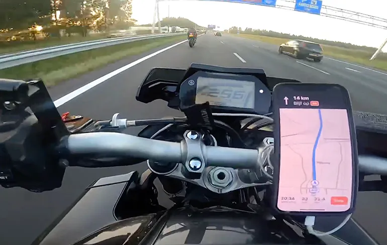 Motorrijders die van Breda naar Rotterdam in 11 minuten reden zijn opgepakt