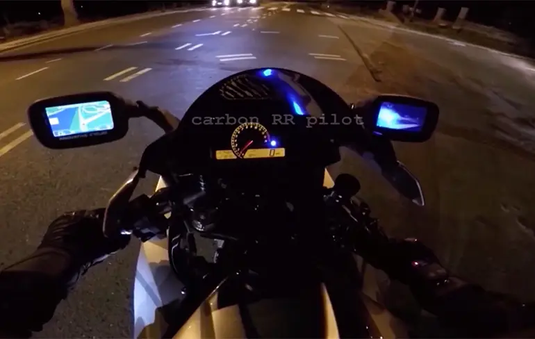 Motorrijder in Philadelphia heeft politiehelikopter achter zich aan